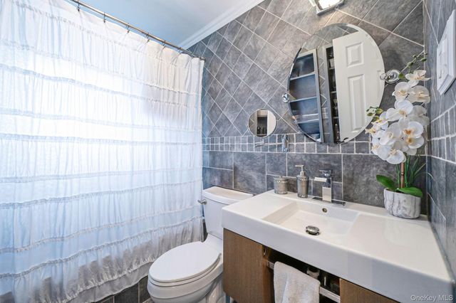 320 28th Street, Lindenhurst, NY 11757