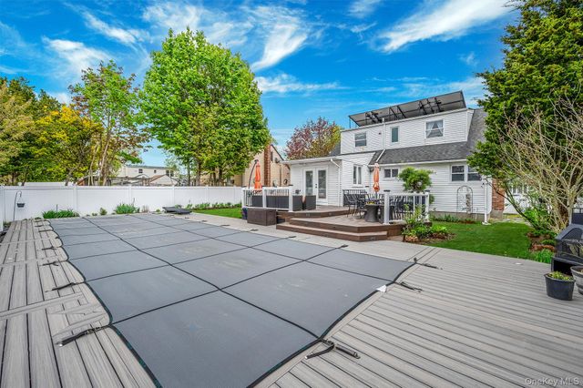 320 28th Street, Lindenhurst, NY 11757