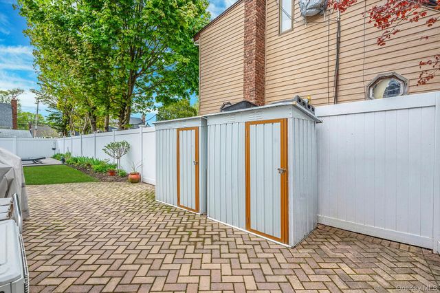 320 28th Street, Lindenhurst, NY 11757