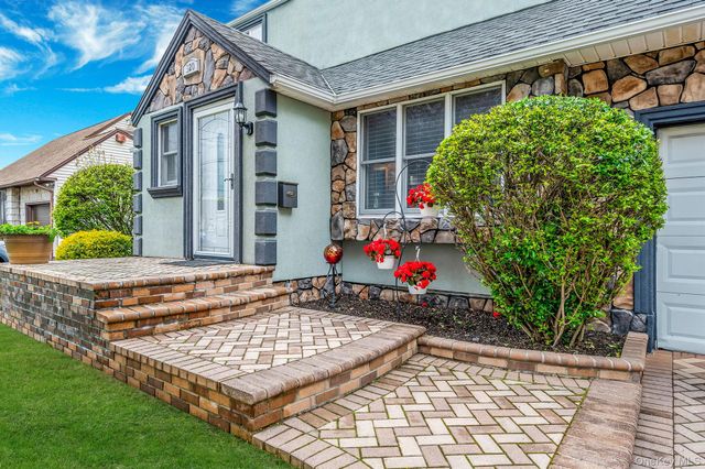 320 28th Street, Lindenhurst, NY 11757