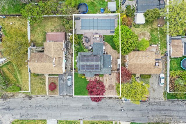 320 28th Street, Lindenhurst, NY 11757