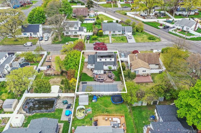 320 28th Street, Lindenhurst, NY 11757
