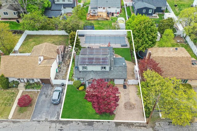 320 28th Street, Lindenhurst, NY 11757