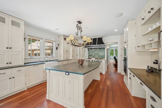 100 Old Green Bay Road, Winnetka, IL 60093