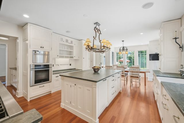 100 Old Green Bay Road, Winnetka, IL 60093