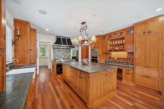 100 Old Green Bay Road, Winnetka, IL 60093