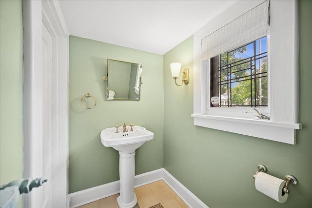 100 Old Green Bay Road, Winnetka, IL 60093