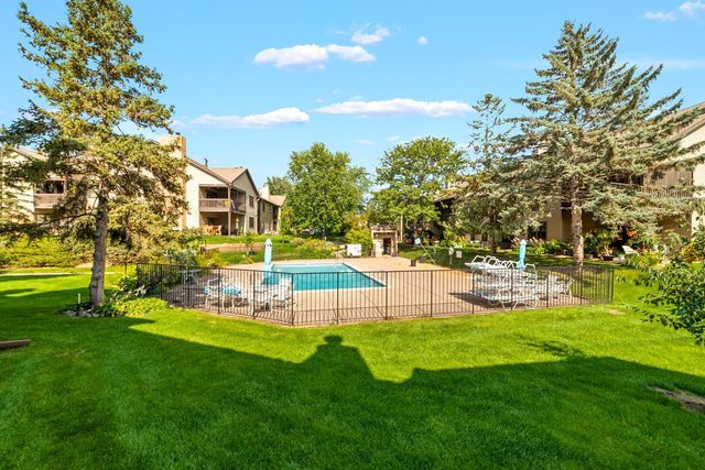 7019 W 110th Street Circle 15, Bloomington, MN 55438