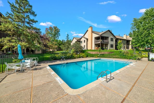 7019 W 110th Street Circle 15, Bloomington, MN 55438