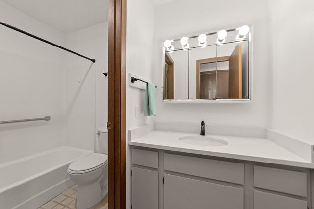 7019 W 110th Street Circle 15, Bloomington, MN 55438