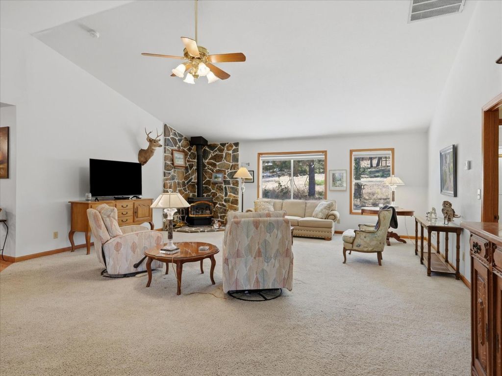 Image 13 of property listing at 45241 Dillon Drive, Ahwahnee, CA 93601