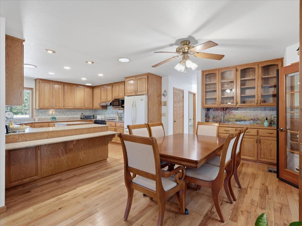 Image 17 of property listing at 45241 Dillon Drive, Ahwahnee, CA 93601