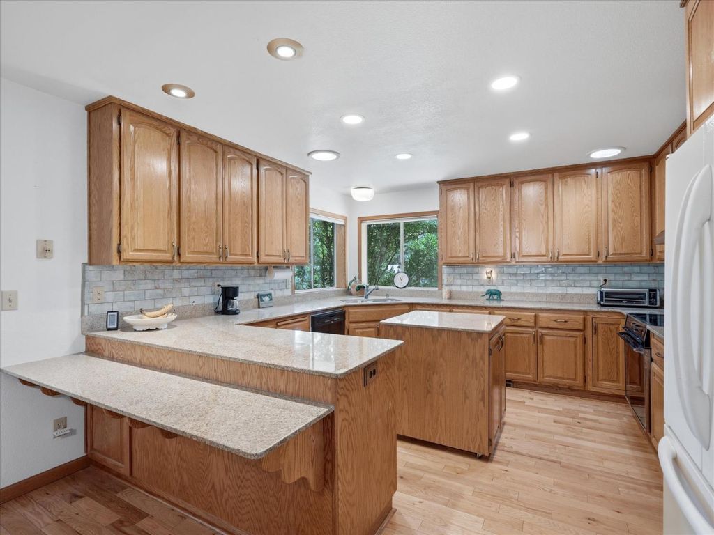 Image 19 of property listing at 45241 Dillon Drive, Ahwahnee, CA 93601
