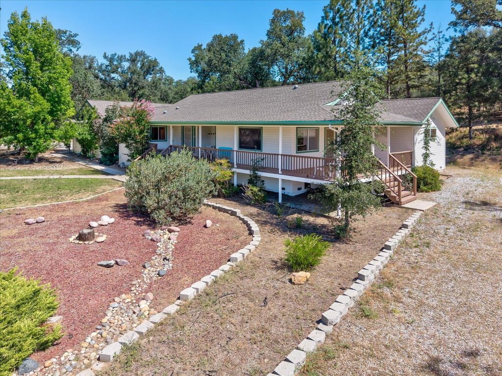 Image 2 of property listing at 45241 Dillon Drive, Ahwahnee, CA 93601