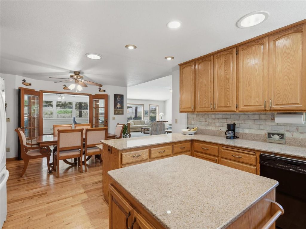 Image 21 of property listing at 45241 Dillon Drive, Ahwahnee, CA 93601