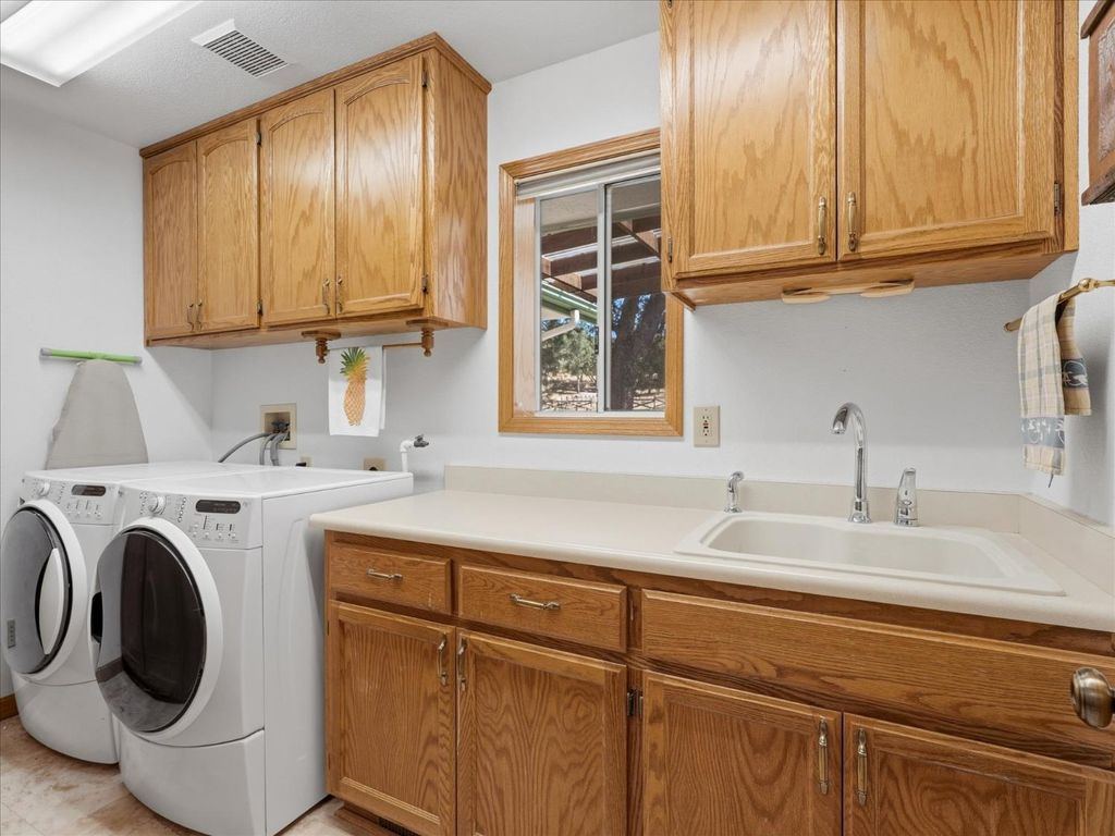 Image 38 of property listing at 45241 Dillon Drive, Ahwahnee, CA 93601