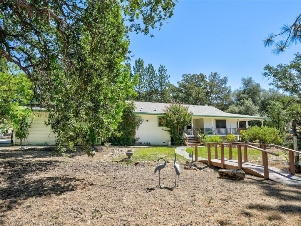 Image 6 of property listing at 45241 Dillon Drive, Ahwahnee, CA 93601