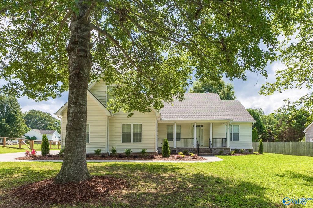 2526 Dug Hill Road, Brownsboro, AL 35741