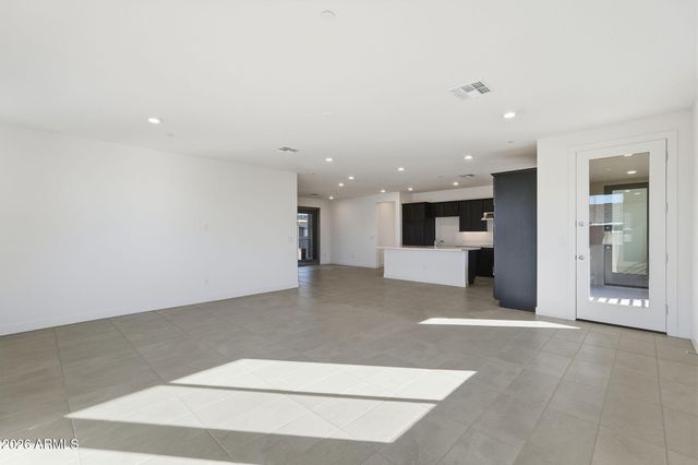 2121 W Sonoran Desert Drive 113, Phoenix, AZ 85085