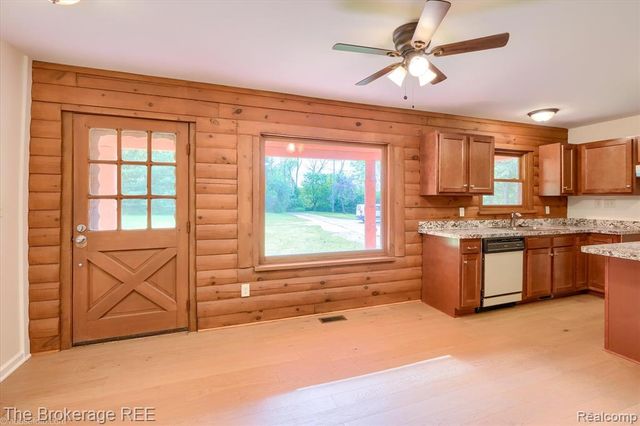 1077 Hadley Road, Lapeer, MI 48446