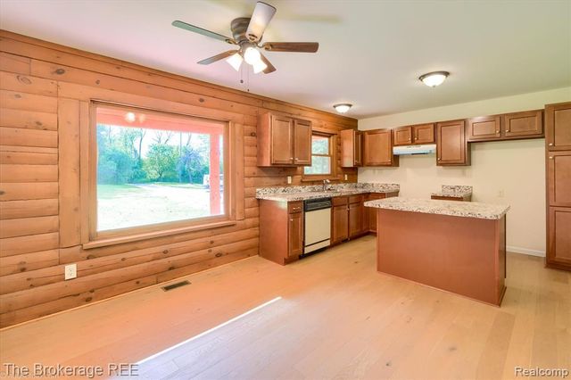 1077 Hadley Road, Lapeer, MI 48446