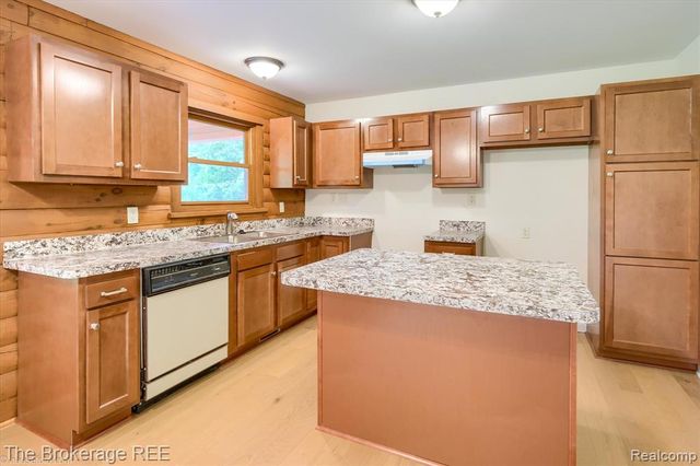 1077 Hadley Road, Lapeer, MI 48446