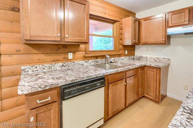 1077 Hadley Road, Lapeer, MI 48446