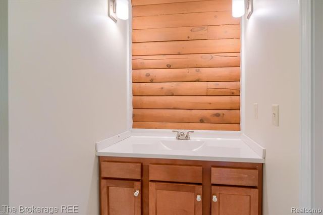 1077 Hadley Road, Lapeer, MI 48446