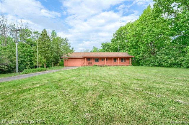 1077 Hadley Road, Lapeer, MI 48446