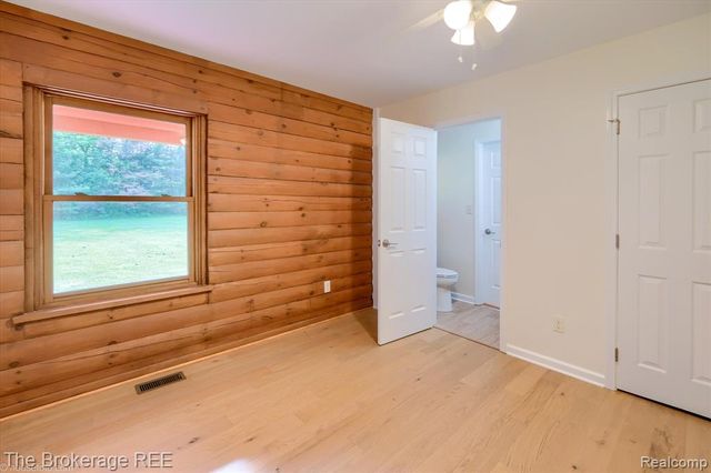 1077 Hadley Road, Lapeer, MI 48446