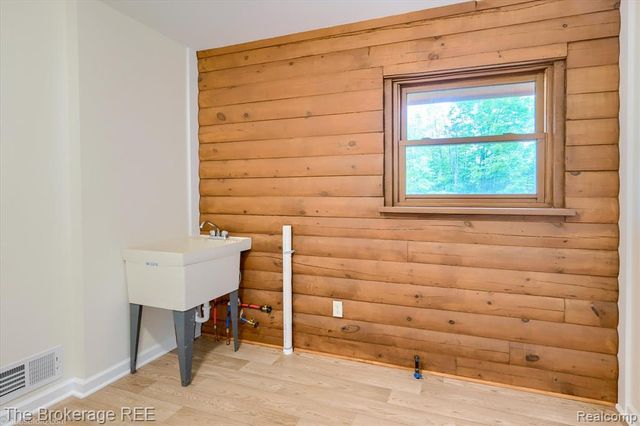 1077 Hadley Road, Lapeer, MI 48446