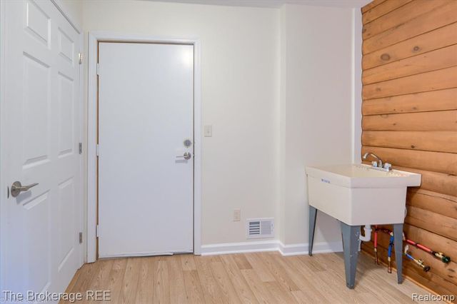 1077 Hadley Road, Lapeer, MI 48446