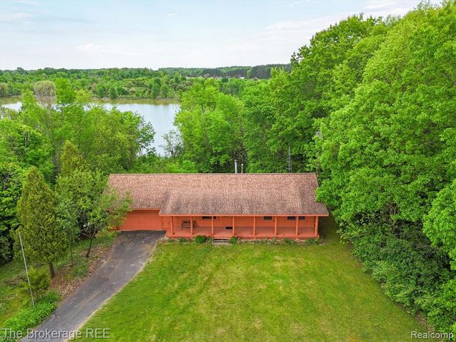 1077 Hadley Road, Lapeer, MI 48446