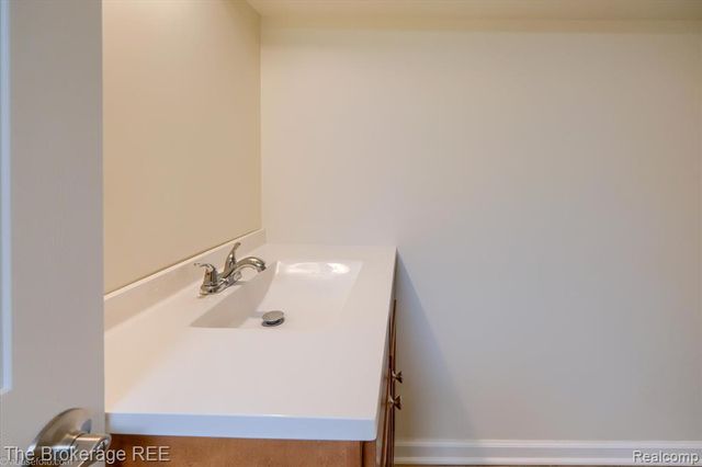 1077 Hadley Road, Lapeer, MI 48446