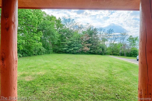 1077 Hadley Road, Lapeer, MI 48446