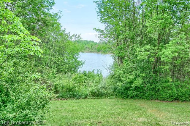 1077 Hadley Road, Lapeer, MI 48446