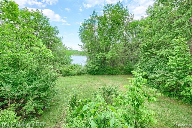 1077 Hadley Road, Lapeer, MI 48446