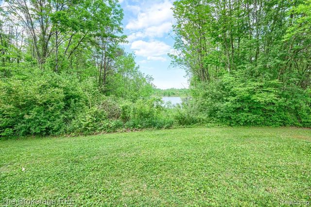1077 Hadley Road, Lapeer, MI 48446