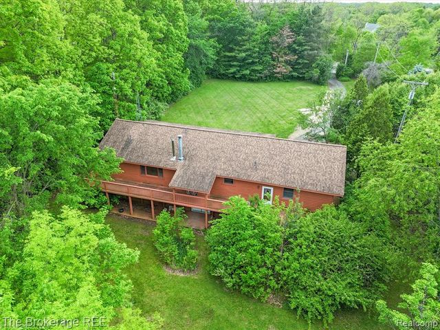 1077 Hadley Road, Lapeer, MI 48446