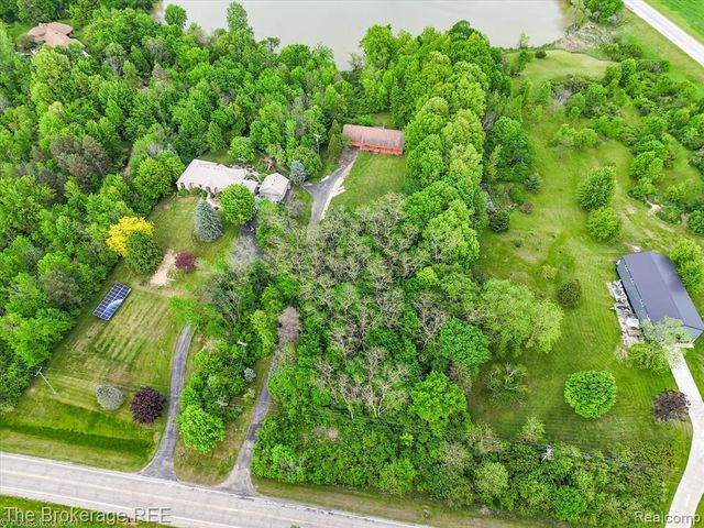 1077 Hadley Road, Lapeer, MI 48446
