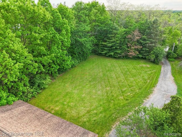 1077 Hadley Road, Lapeer, MI 48446