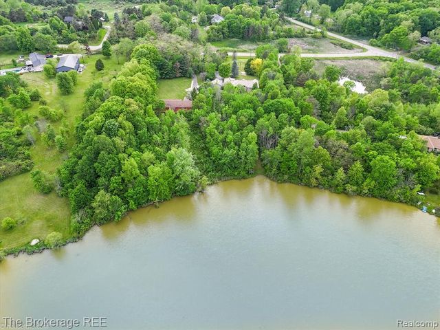 1077 Hadley Road, Lapeer, MI 48446