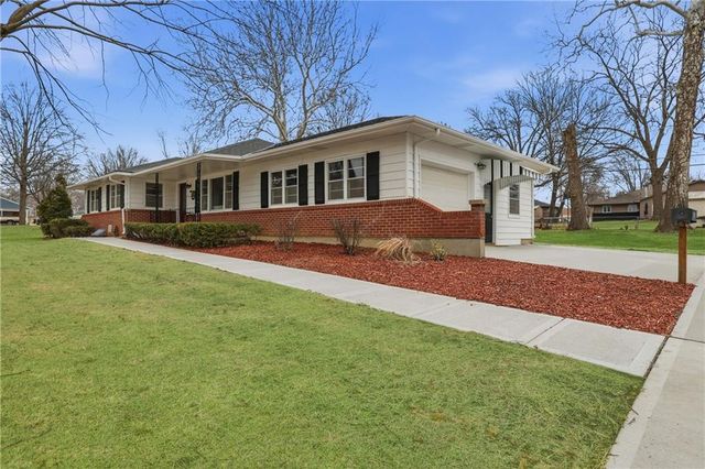 401 James Street, Harrisonville, MO 64701