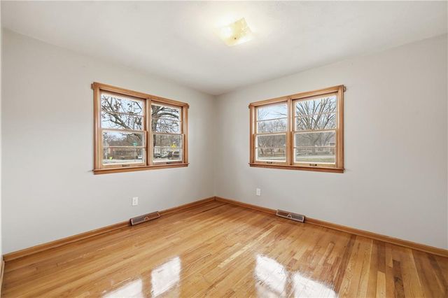 401 James Street, Harrisonville, MO 64701