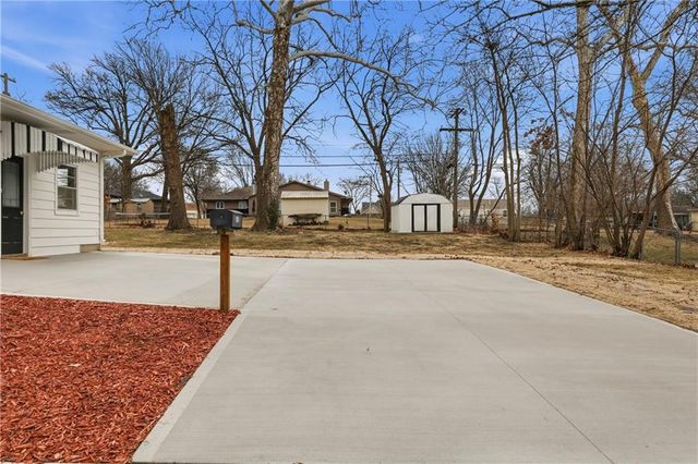 401 James Street, Harrisonville, MO 64701