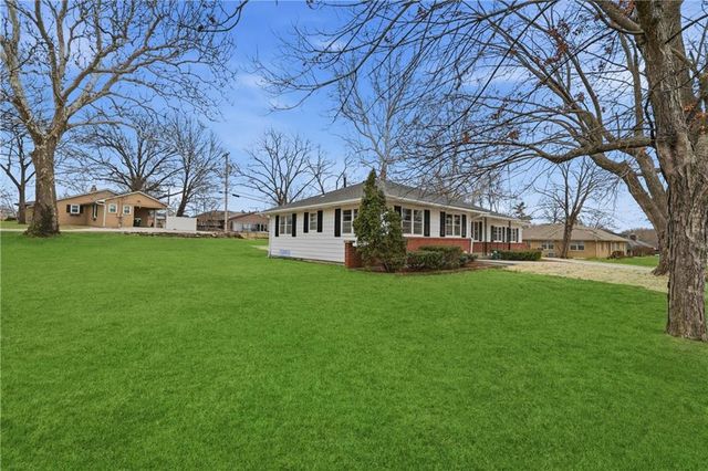 401 James Street, Harrisonville, MO 64701