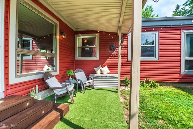 369 Big Bend Circle, Barberton, OH 44203