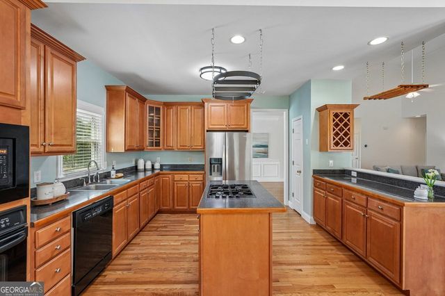 4925 Woodbend Drive NW, Acworth, GA 30101