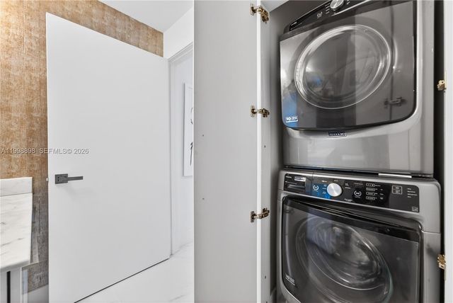 888 Biscayne Blvd 2404, Miami, FL 33132