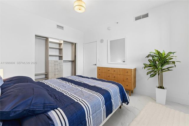 888 Biscayne Blvd 2404, Miami, FL 33132